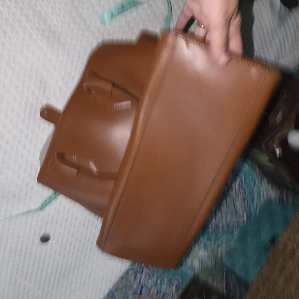 A BELLUCCI XL ITALIAN LEATHER SATCHEL BAG